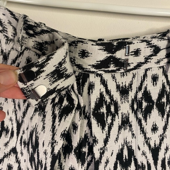 Theory Black and White Dress Shorts With Skirt Front Size 6 Preppy Classic - Picture 7 of 13